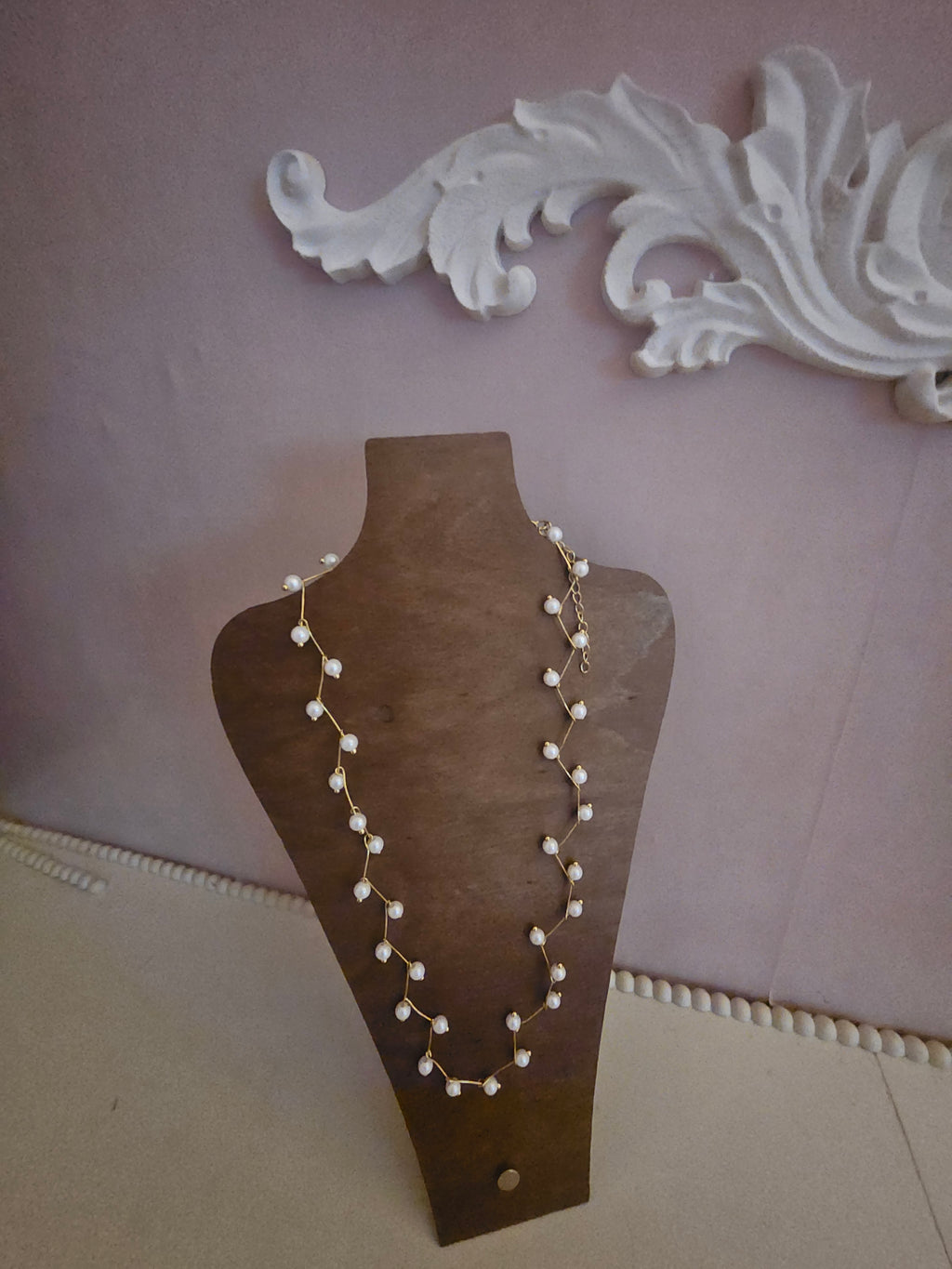 Ladies 3 string of pearls necklace