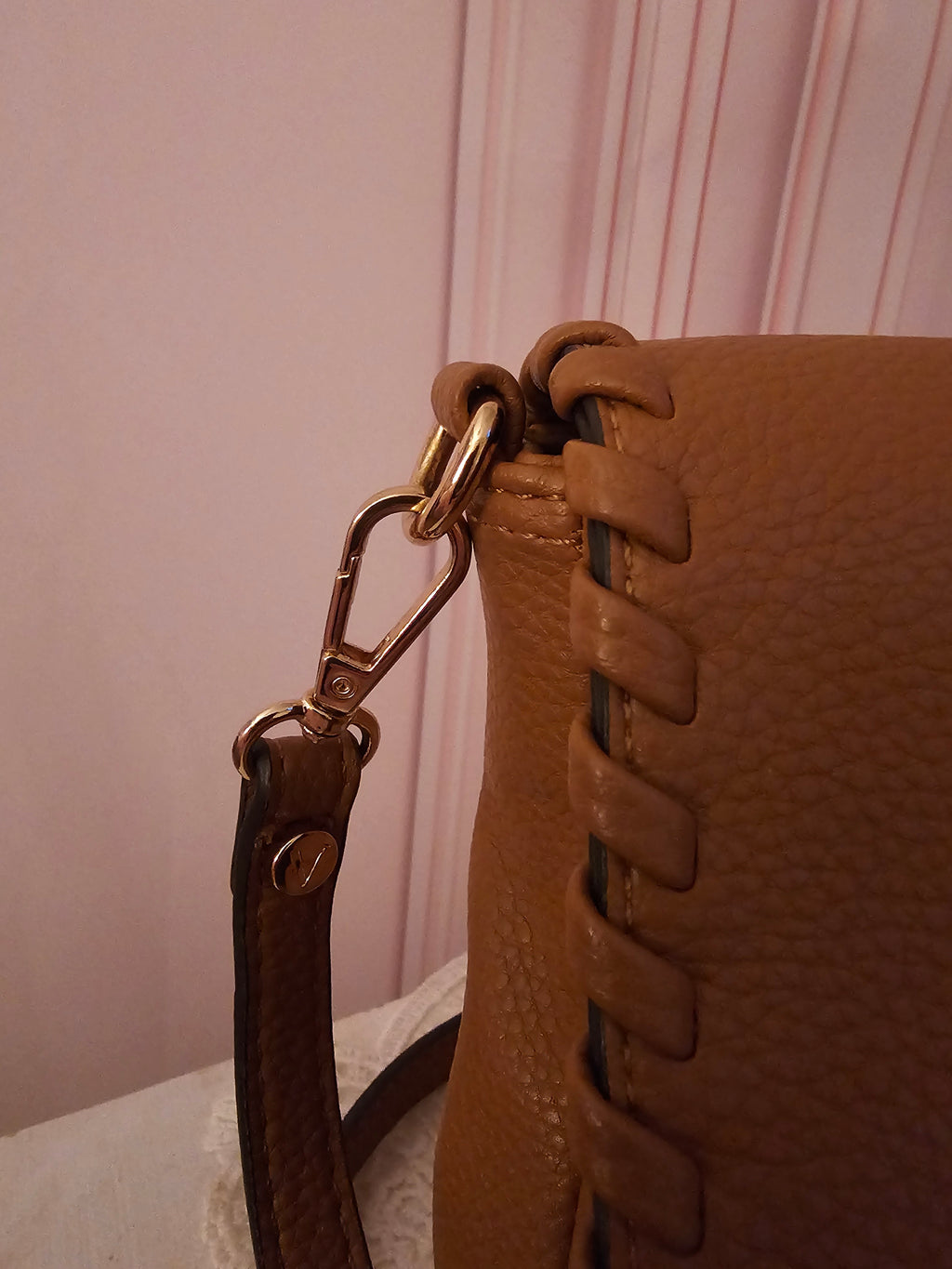 Ladies Tan Leather Accesorize Shoulder Bag