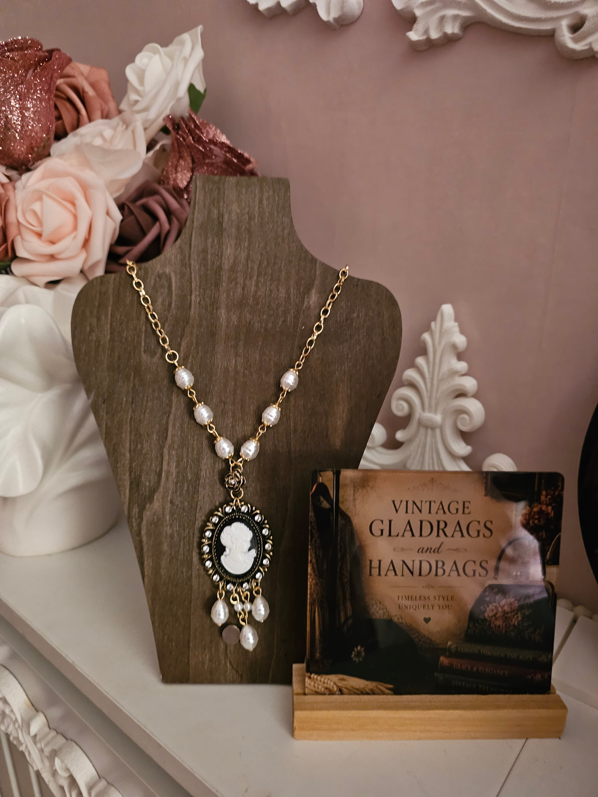 Ladies Vintage Gold & Pearl Necklace with Large Classy Cameo Head Pendant