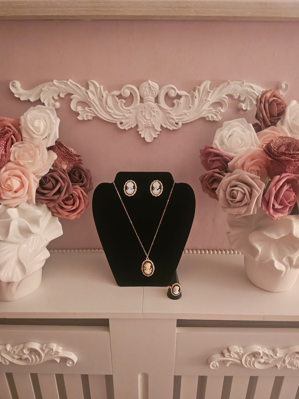 Ladies Classy Cameo Head Jewellery Set