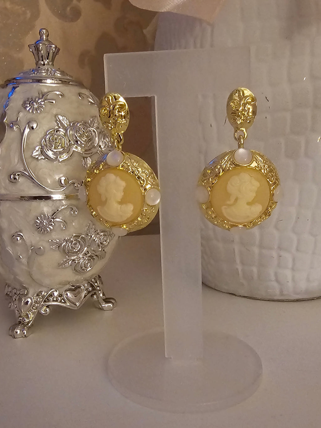 Ladies Gold with Cream Large Cameo Head drop Pendant Earrings