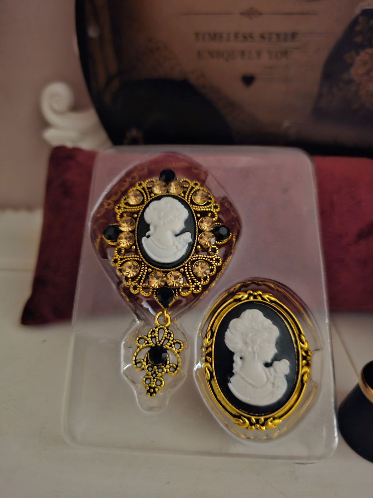 Ladies 3 x sets of Cameo Head Classy Vintage Brooches