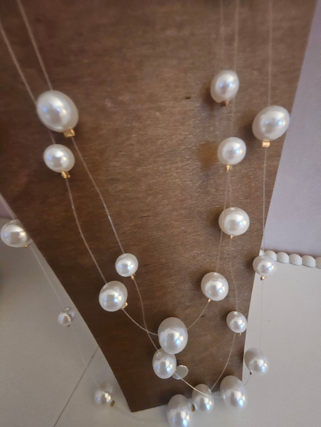 Ladies 3 string of pearls necklace
