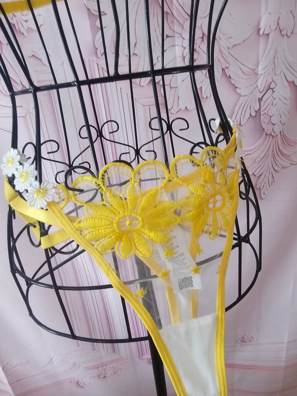 Ladies Yellow Daisy Design Underwear Set