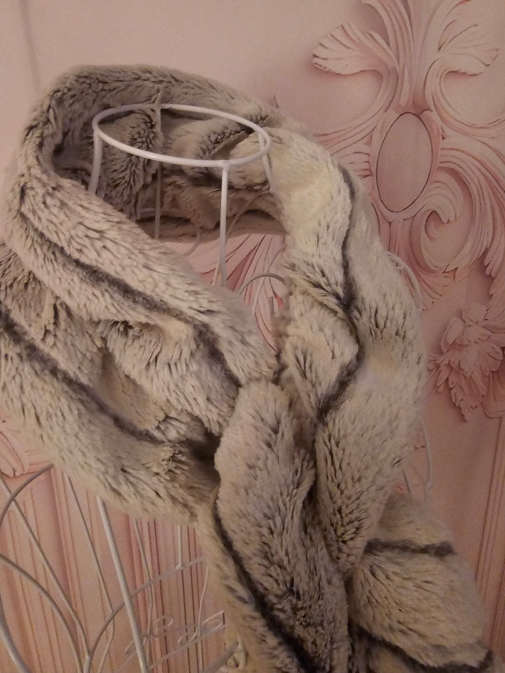 Ladies Grey & White Fur Wrap around Neck Scarf