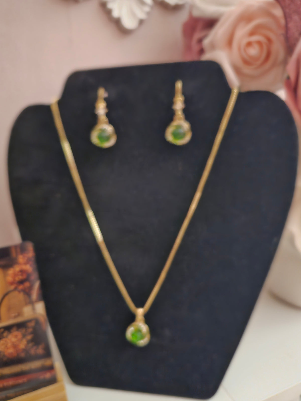 Ladies 2 x jewelery sets necklaces with matching earrings