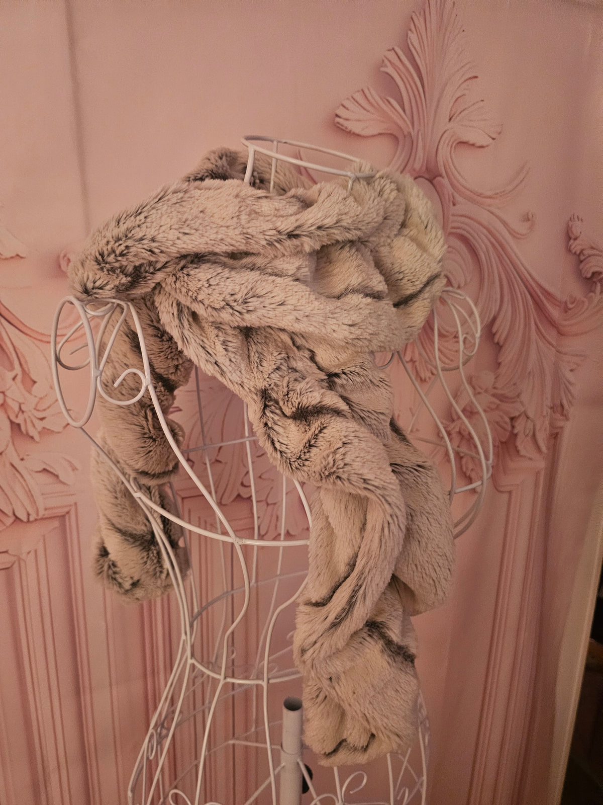 Ladies Grey & White Fur Wrap around Neck Scarf