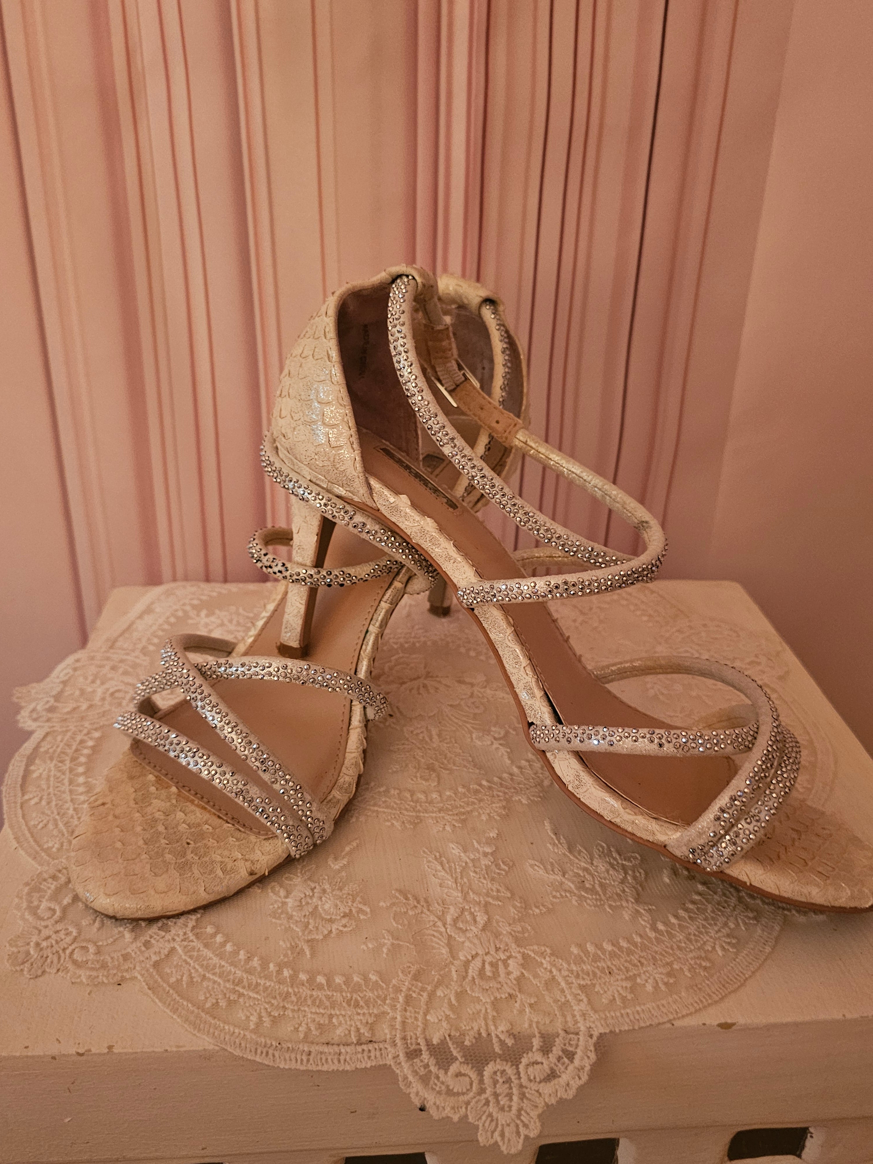 Ladies carvela by Kurt greiger silver & white strappy sandals