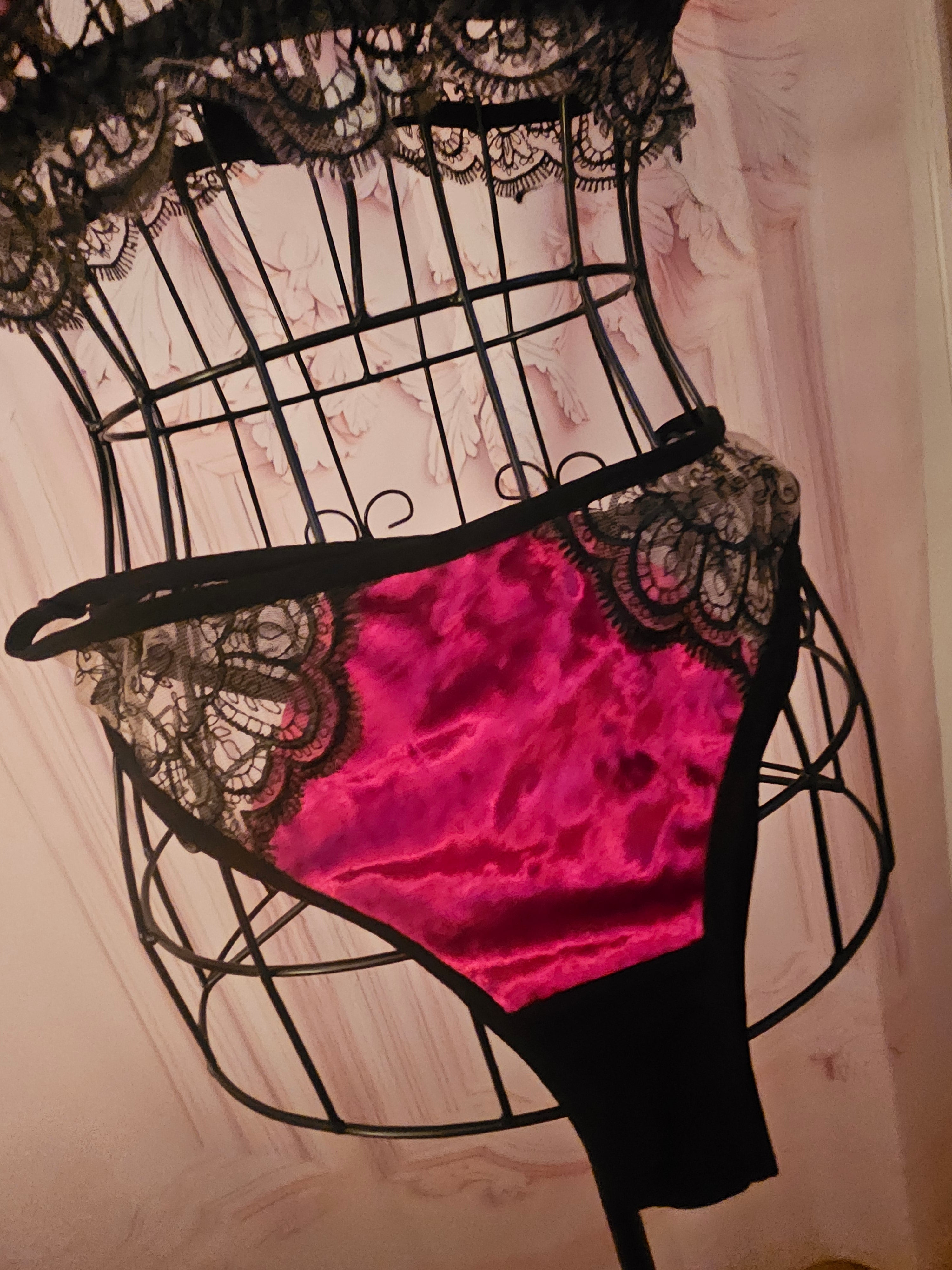 Ladies black & dark pink velvet matching underwear set