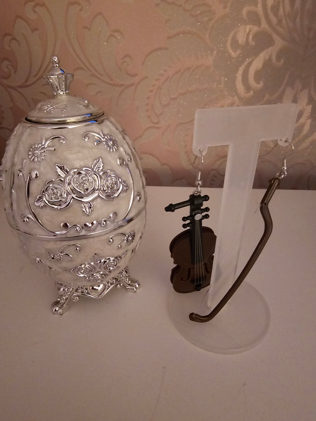 Ladies Violin & Bow Style Earrings
