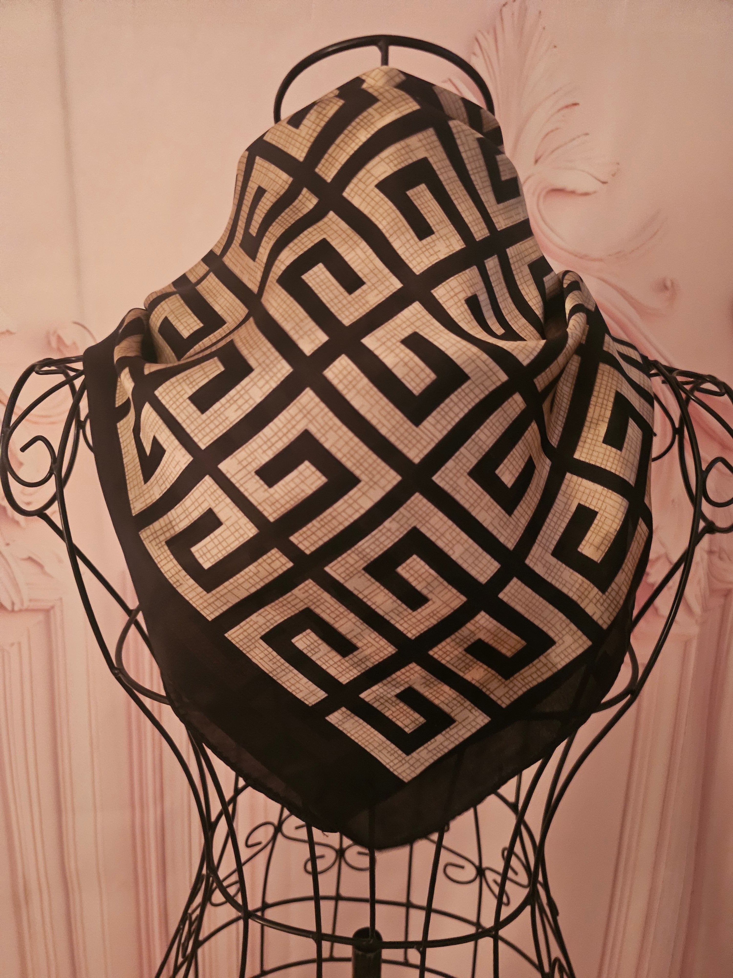 Ladies Black & Grey Gucci Design Silk Blend Neck Scarf