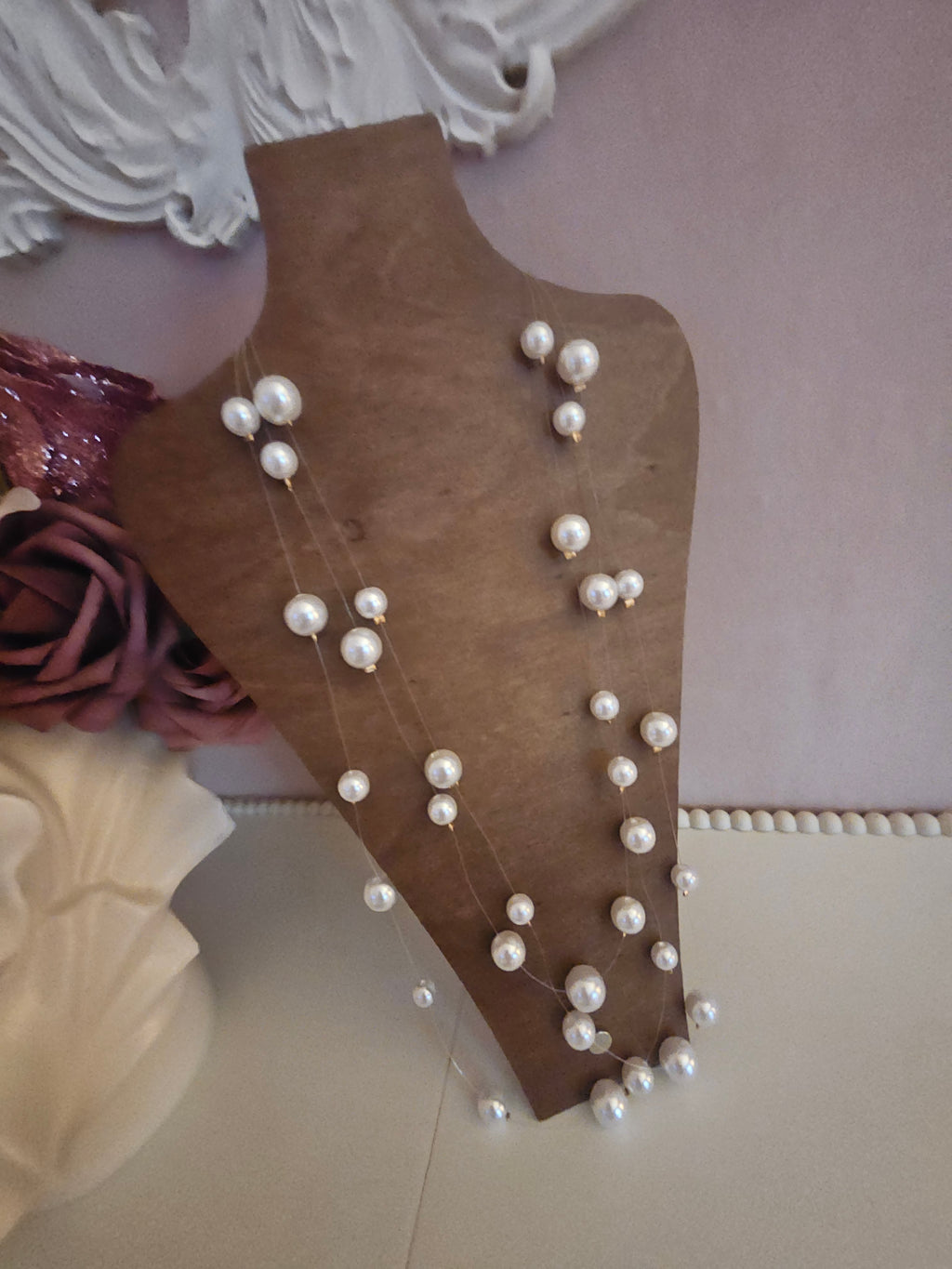 Ladies 3 string of pearls necklace