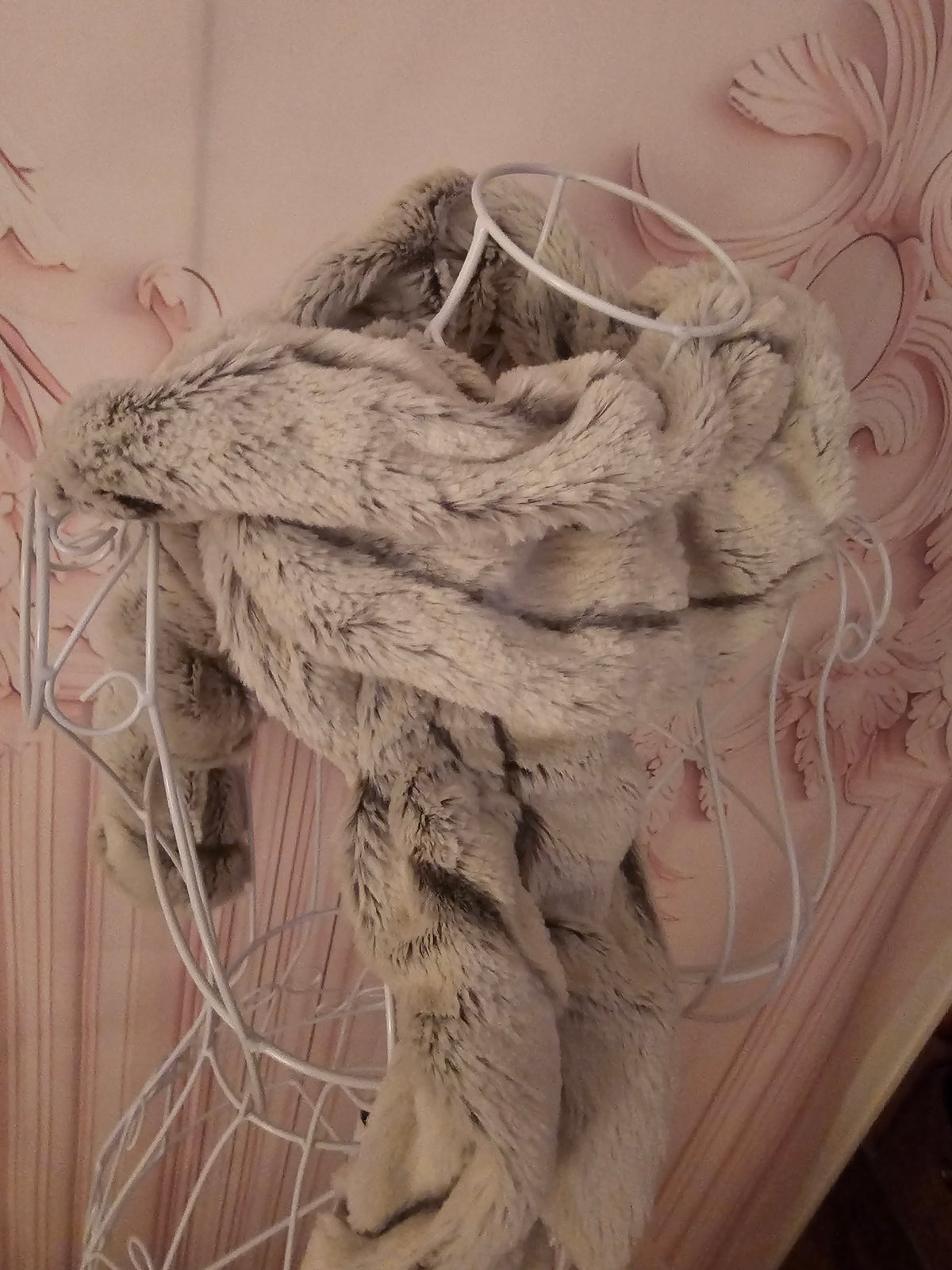 Ladies Grey & White Fur Wrap around Neck Scarf