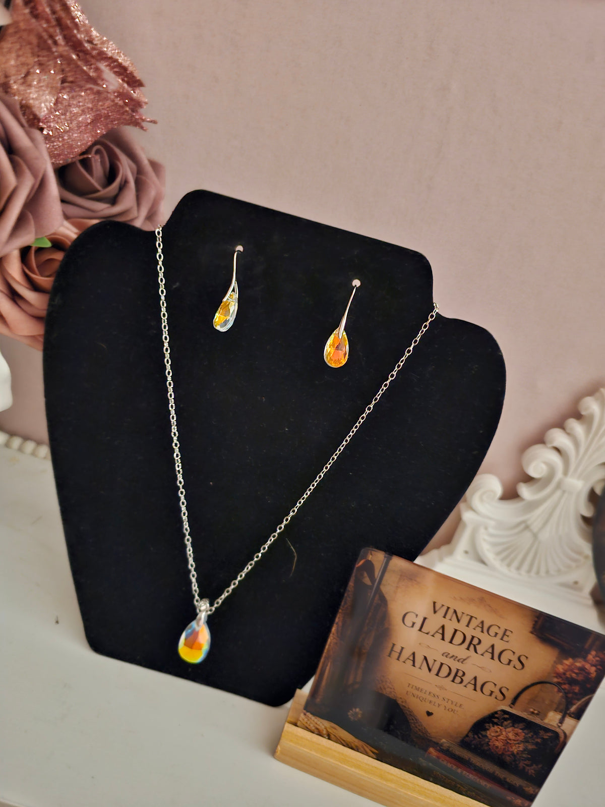 Ladies Siver Jewellery Set with Necklace and Matching earrings