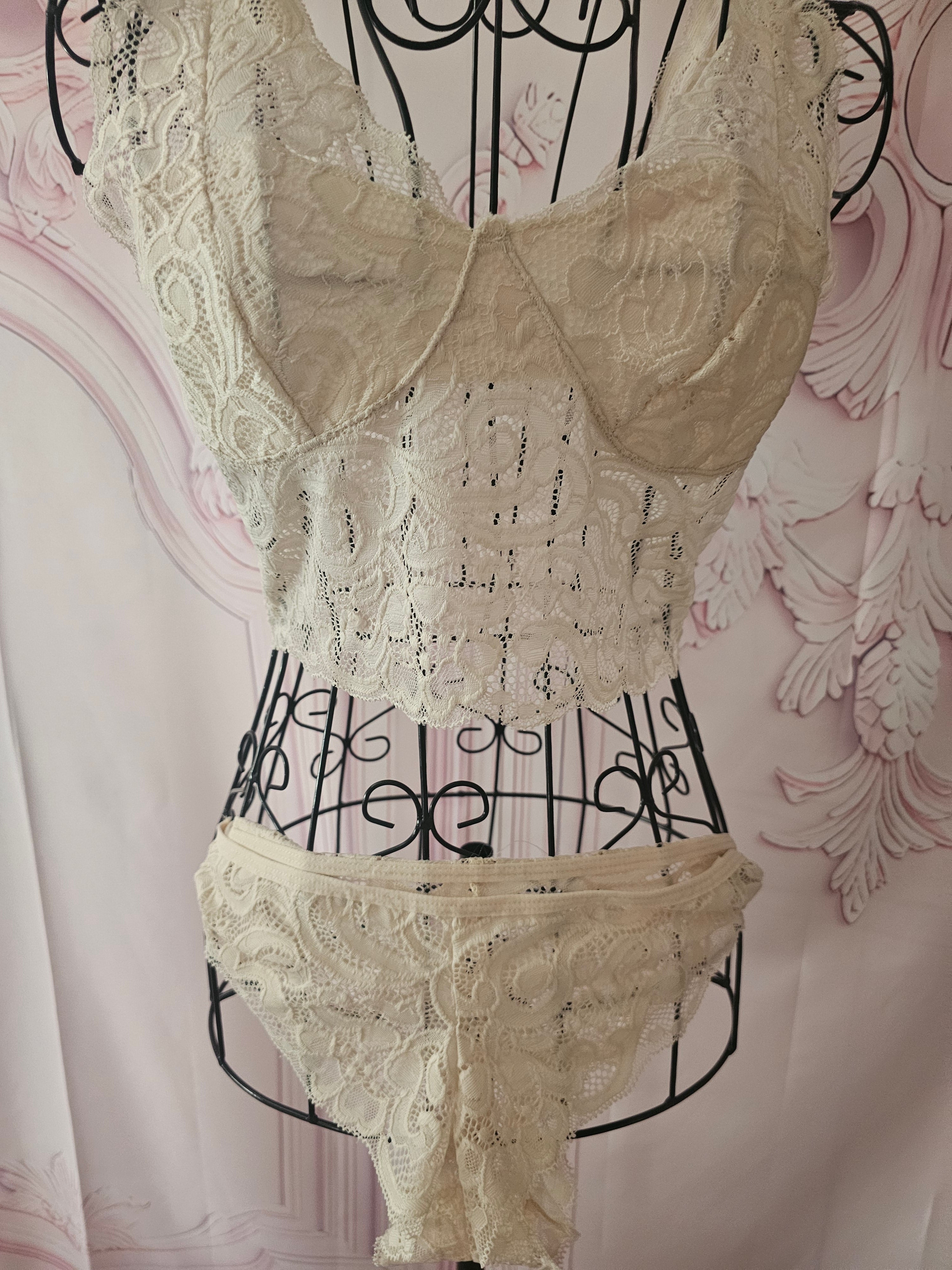 Ladies Ivory Lacy Underwear Set