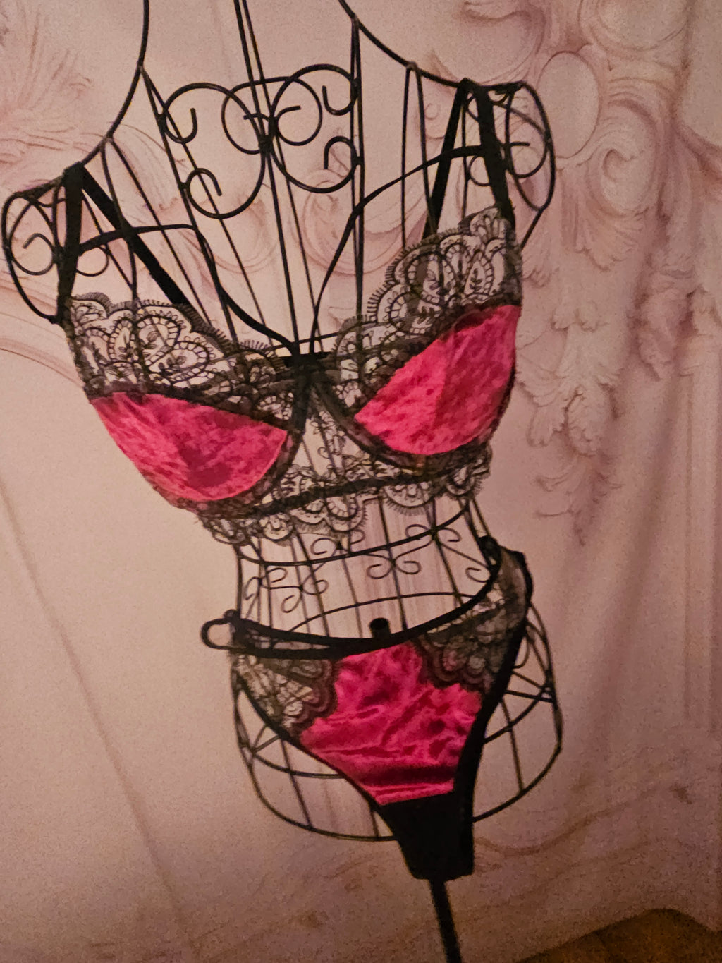 Ladies black & dark pink velvet matching underwear set