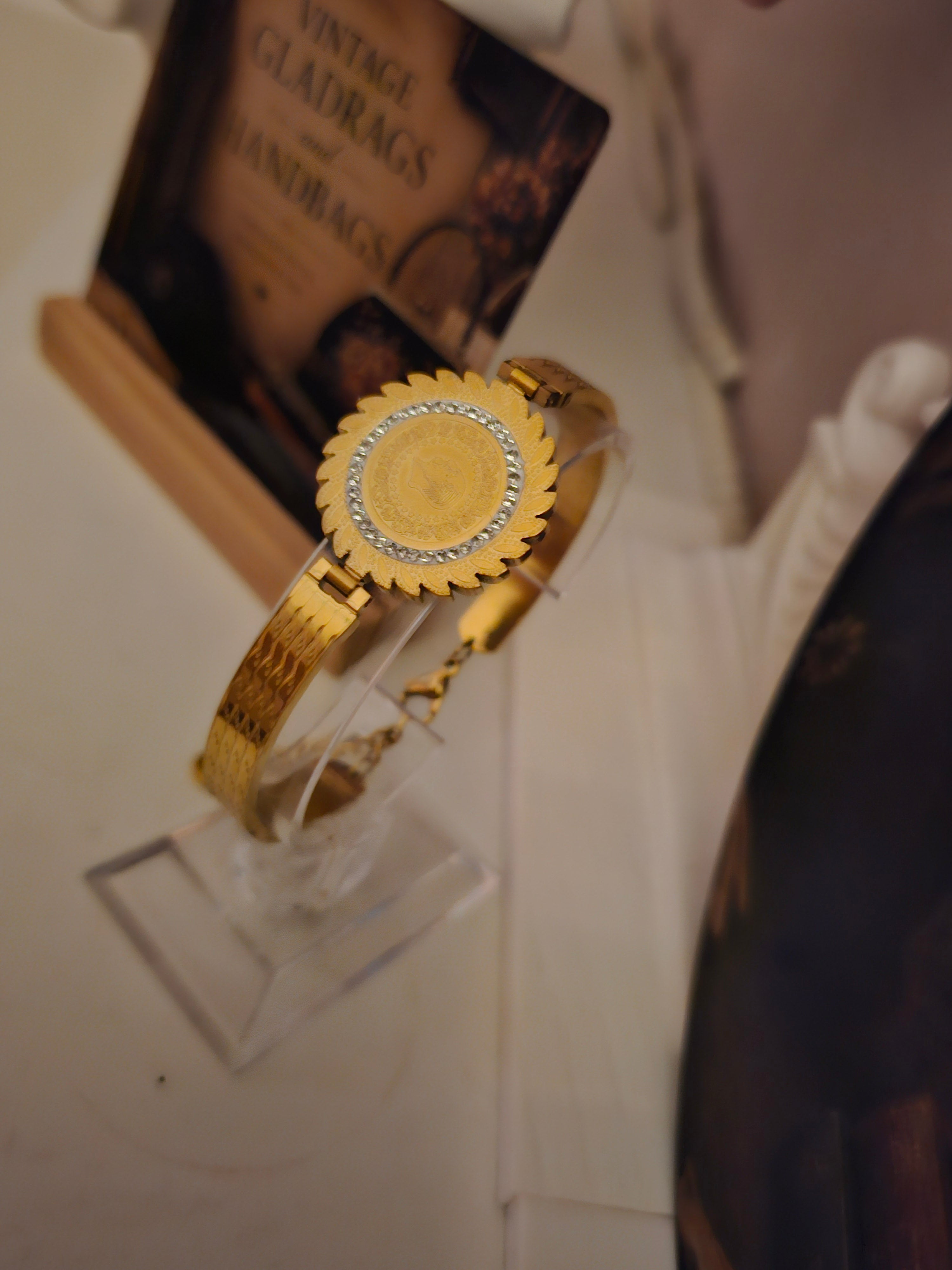Ladies Yellow Gold Bangle with Circle Pendant Design