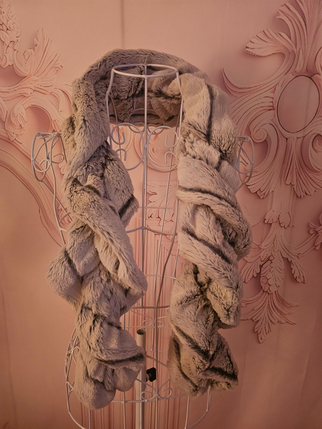 Ladies Grey & White Fur Wrap around Neck Scarf