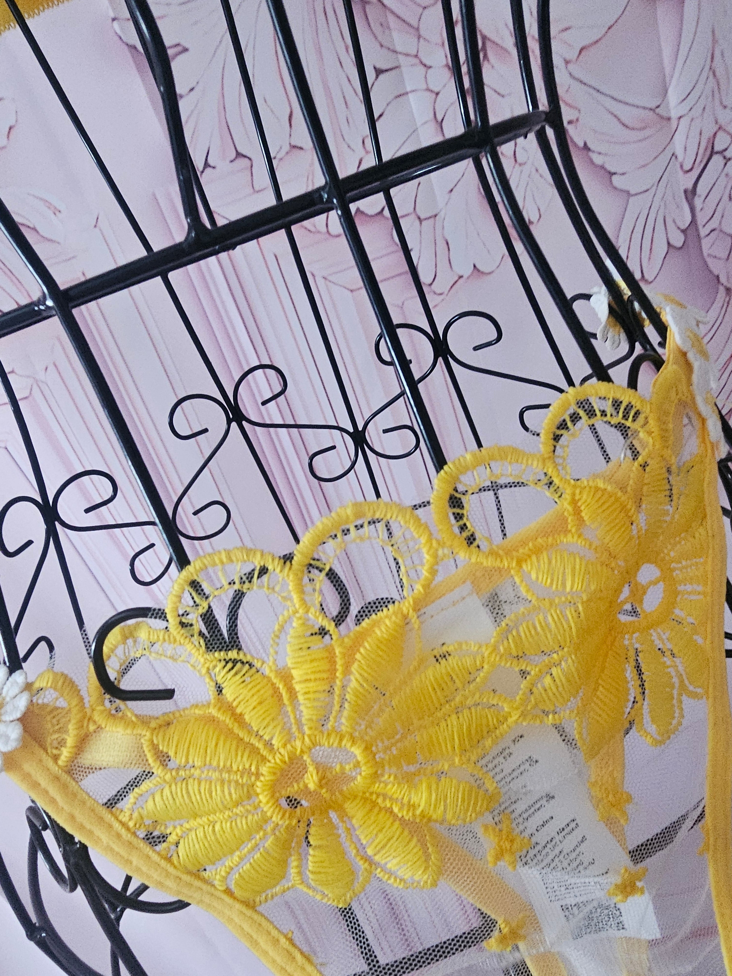 Ladies Yellow Daisy Design Underwear Set