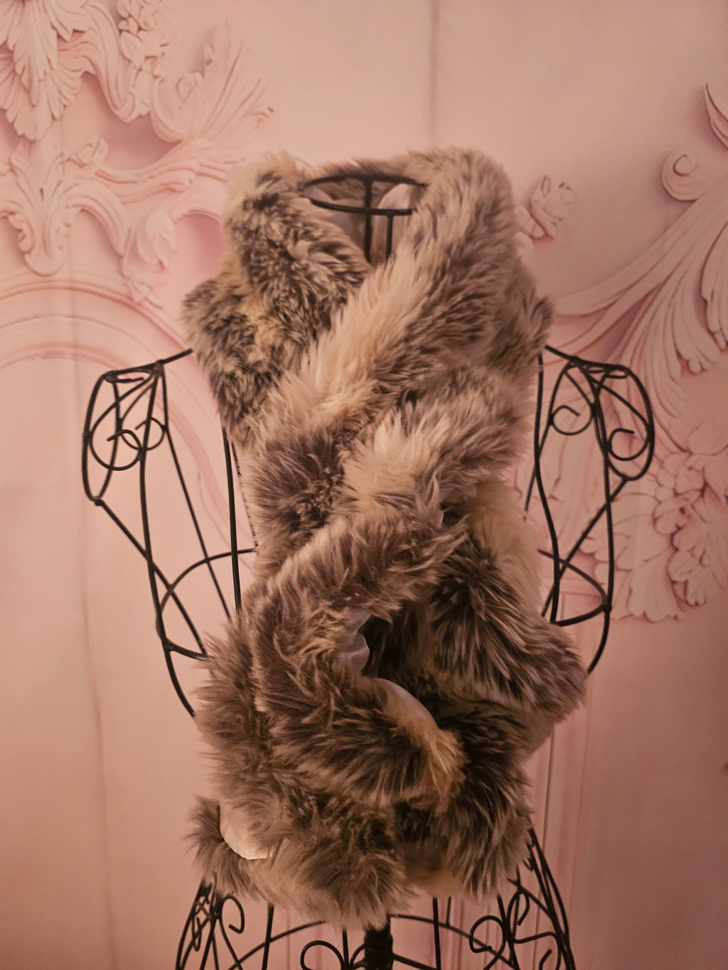 Ladies Mink Wrap around Fur Neck Scarf with Cream Silk Lining