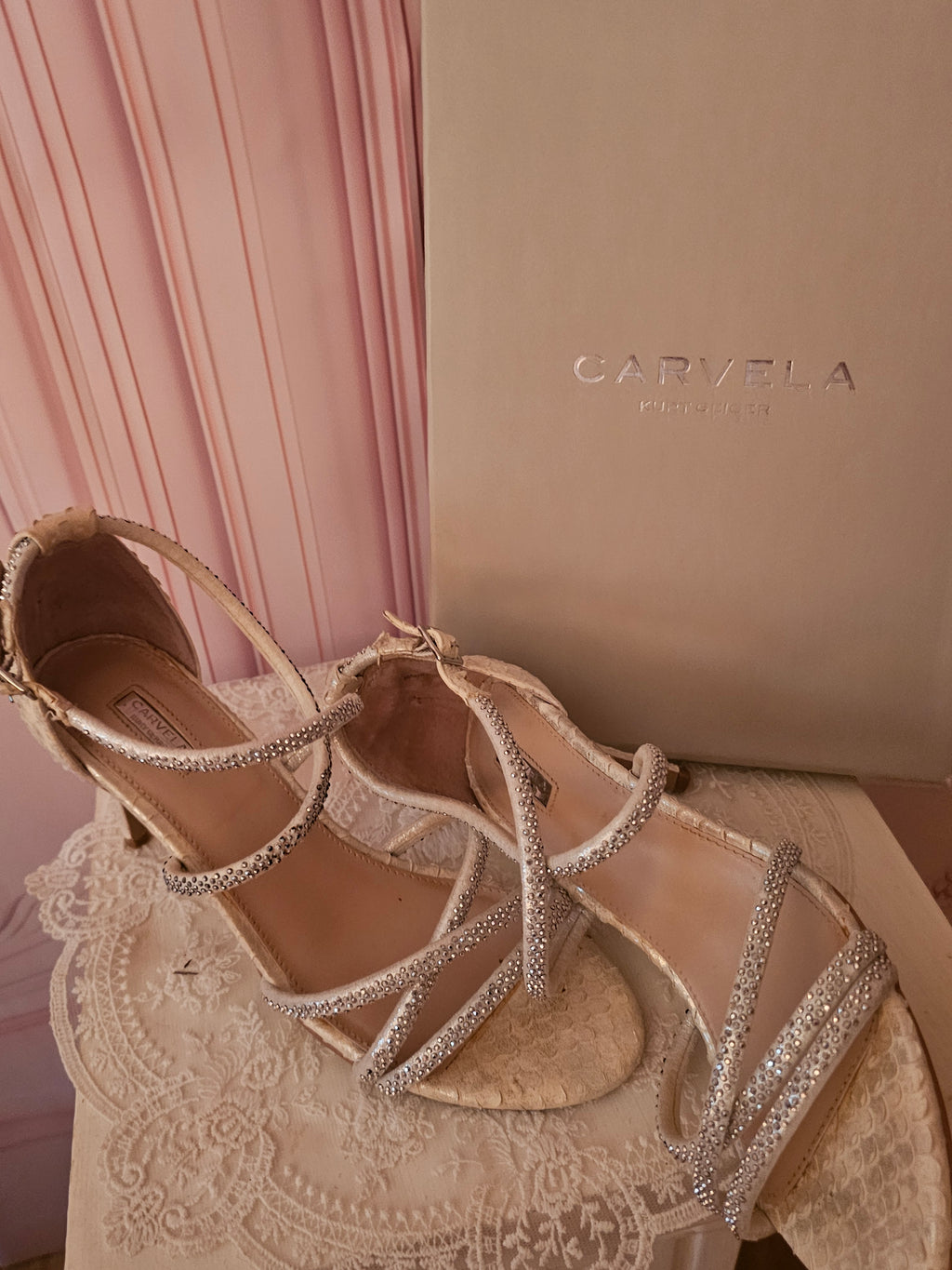 Ladies carvela by Kurt greiger silver & white strappy sandals