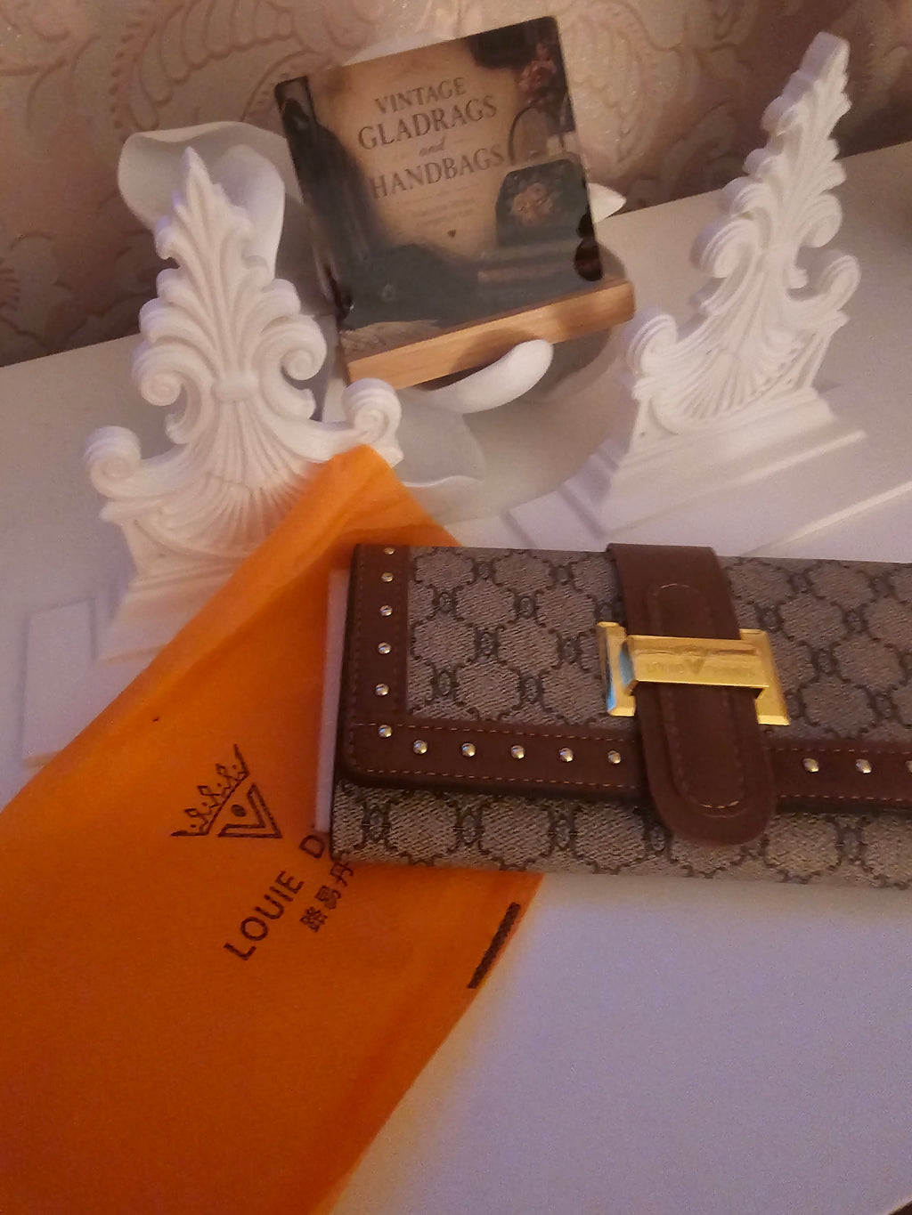 Ladies Louid Dennis Brown Purse with Buckle Fastening