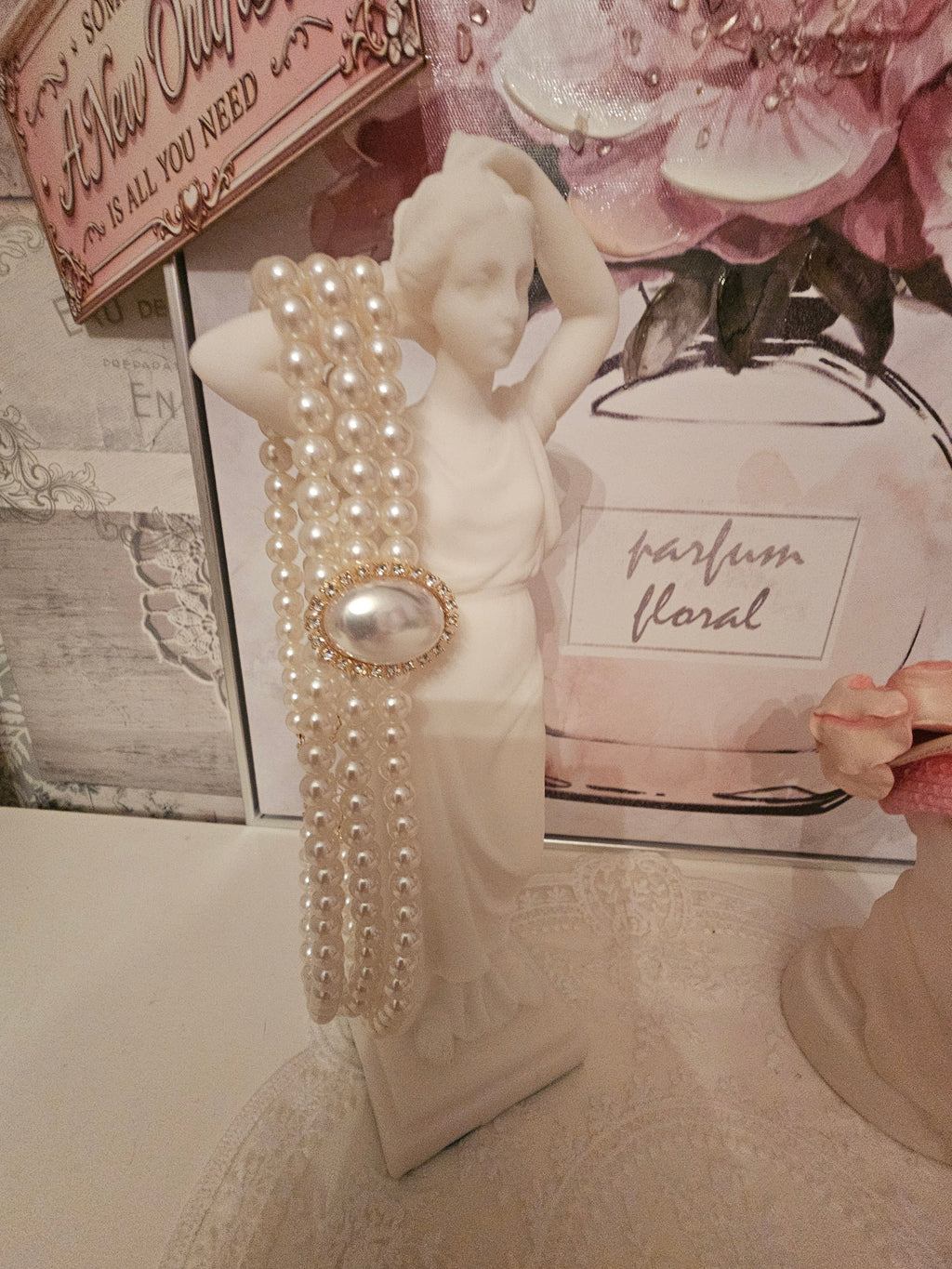 Ladies White Pearl Chocker and matching Pearl Droplet Earrings