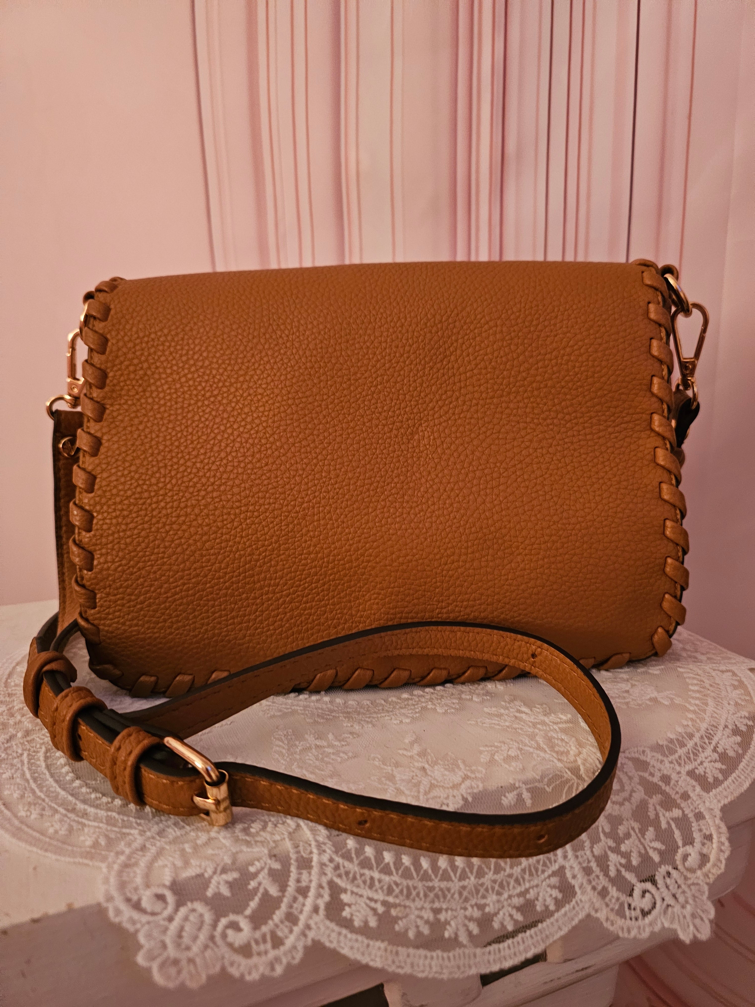 Ladies Tan Leather Accesorize Shoulder Bag