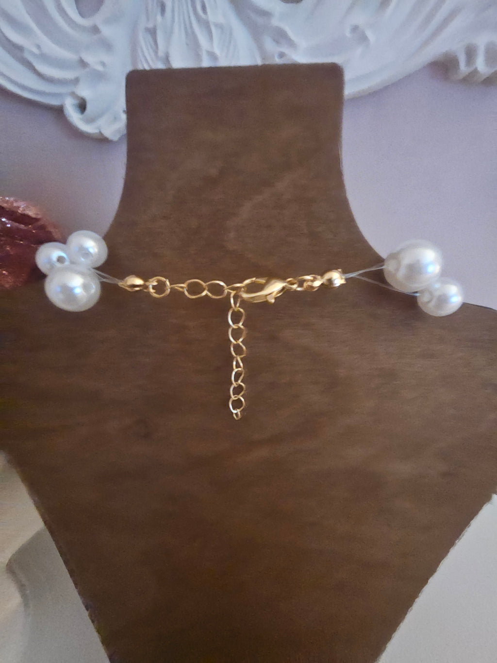 Ladies 3 string of pearls necklace