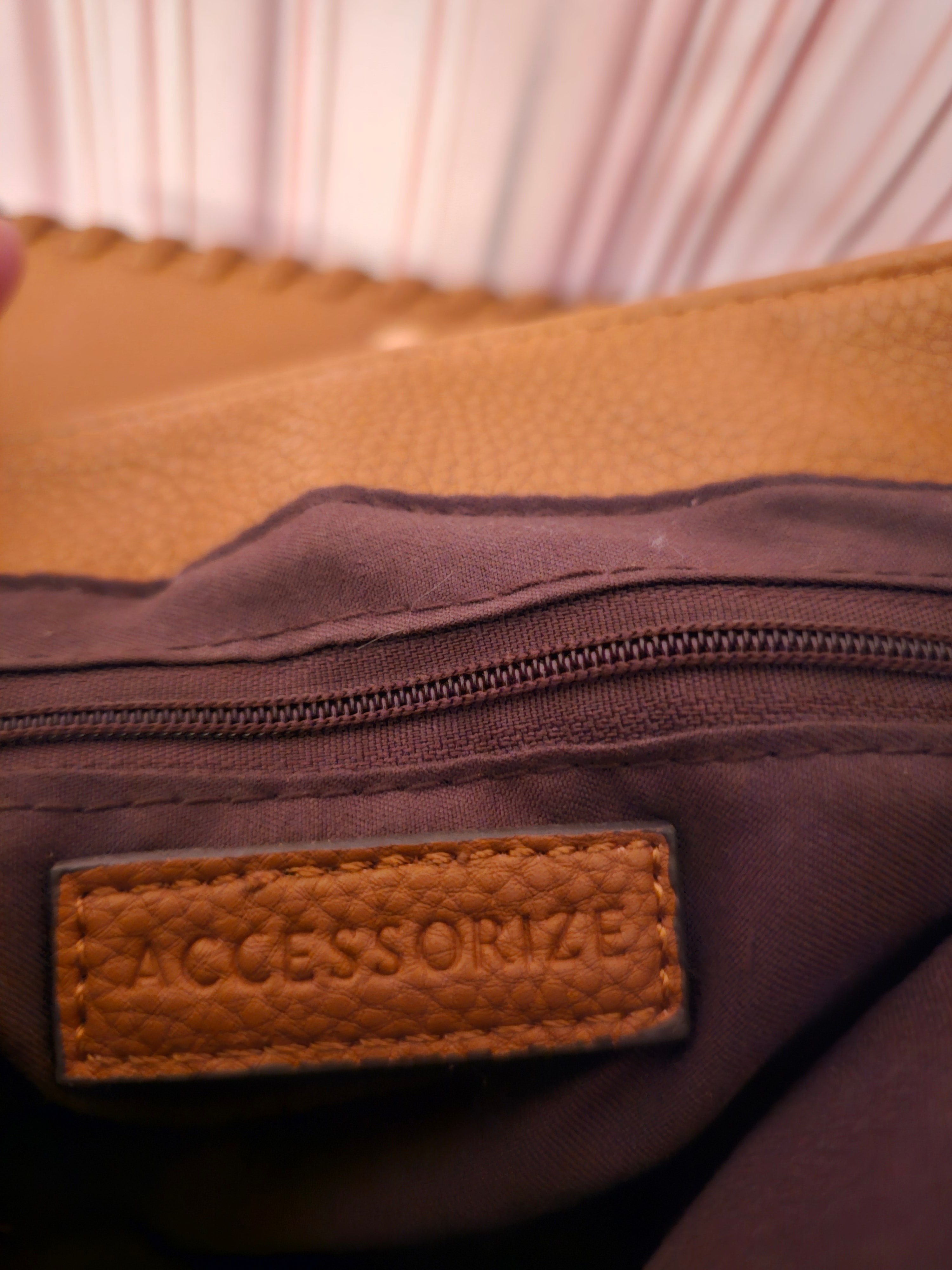Ladies Tan Leather Accesorize Shoulder Bag