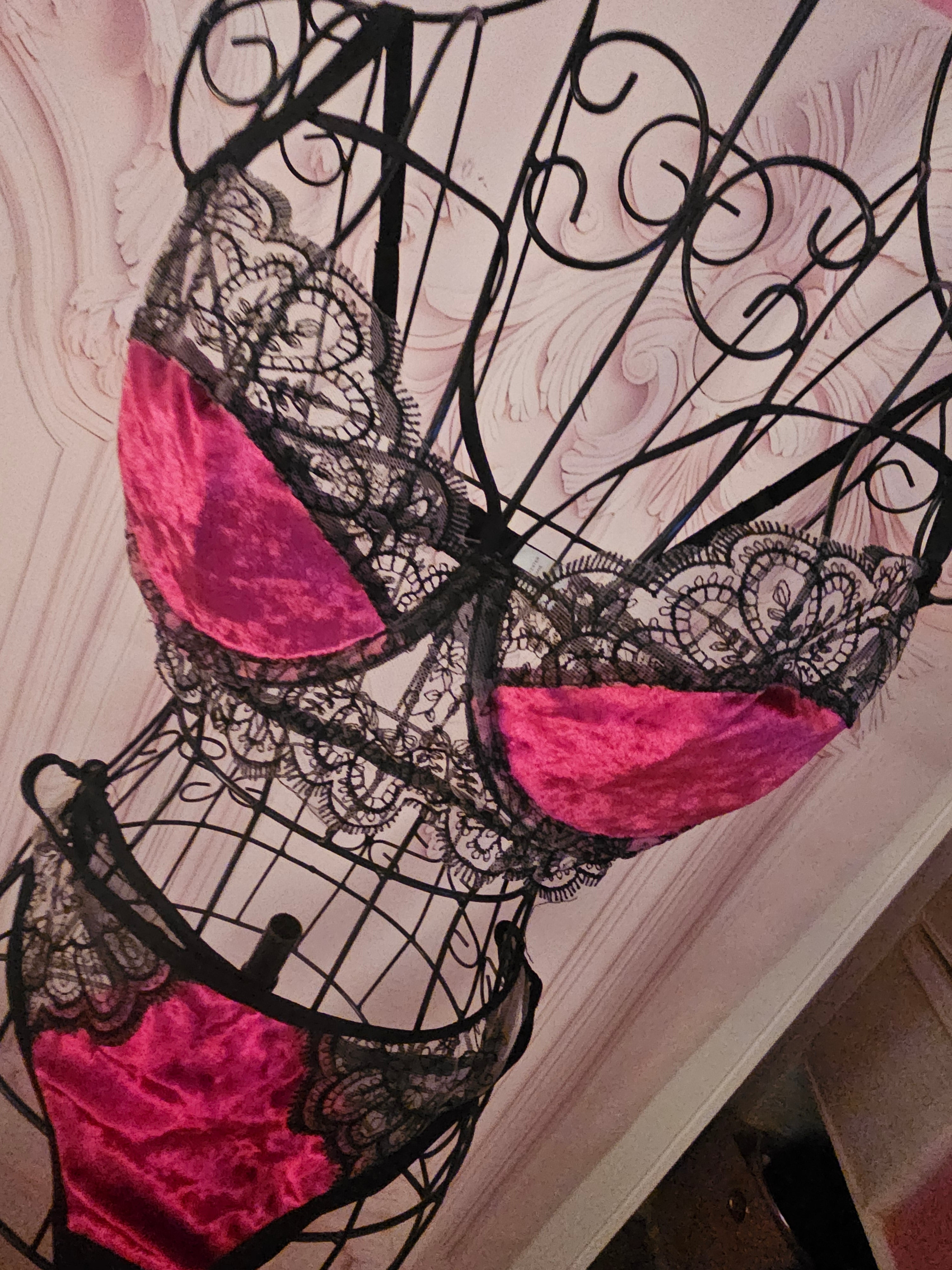 Ladies black & dark pink velvet matching underwear set