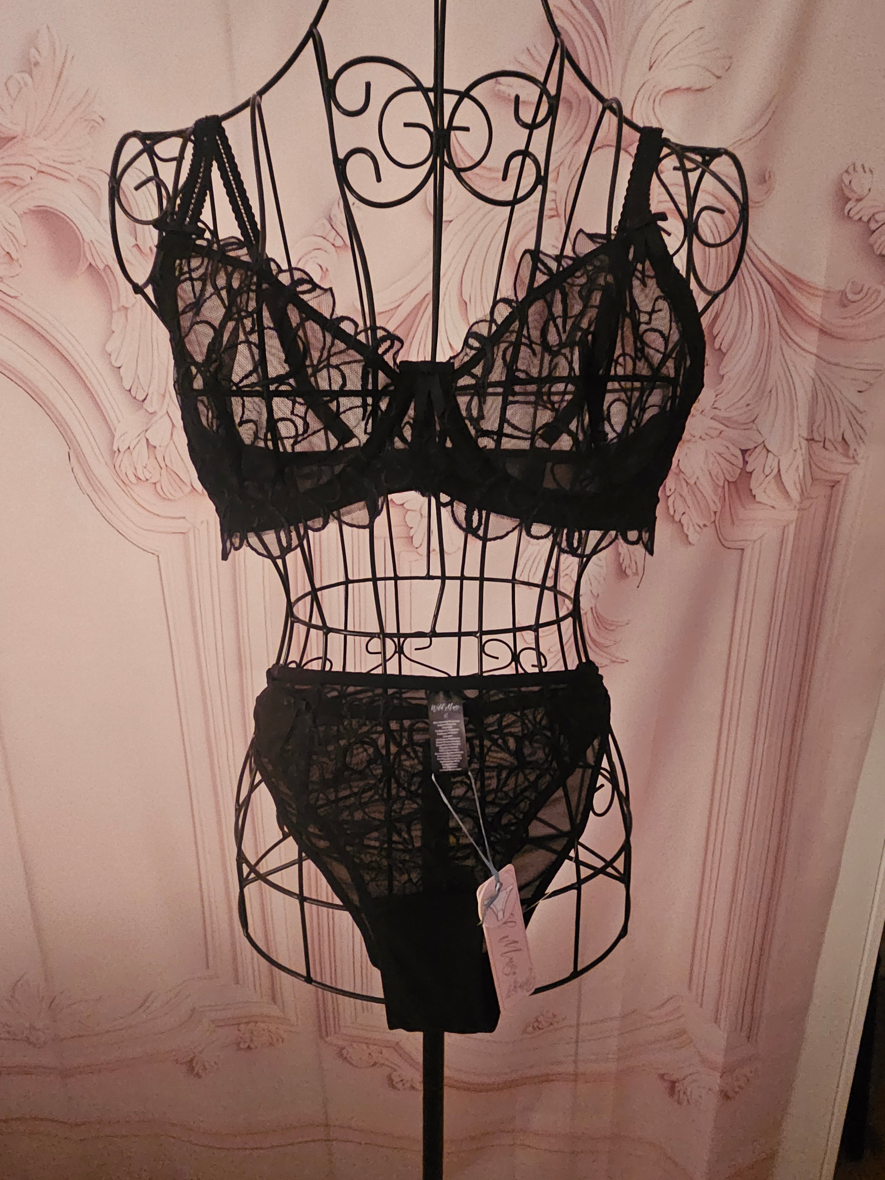 Ladies Black Classy Lacy underwear set