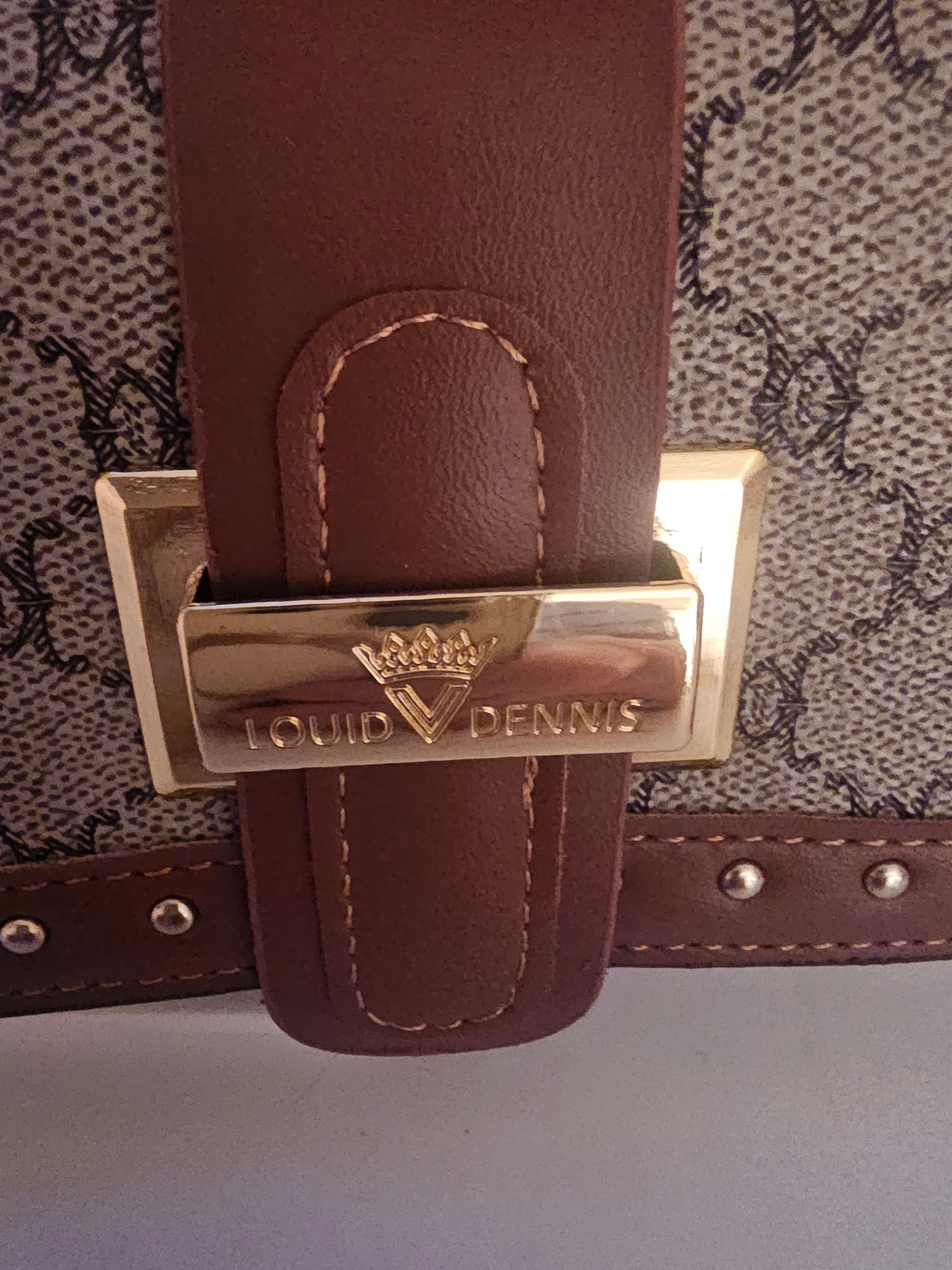 Ladies Louid Dennis Brown Purse with Buckle Fastening