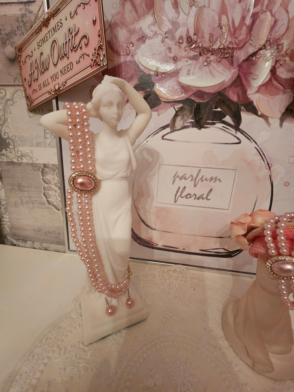 Ladies Pink Pearl Choker, matching bracelet and pearl stud earrings