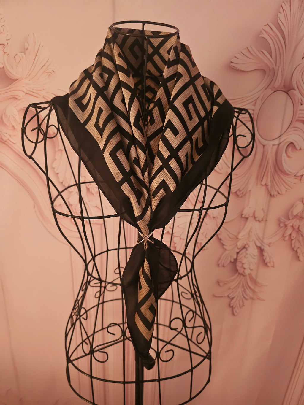Ladies Black & Grey Gucci Design Silk Blend Neck Scarf