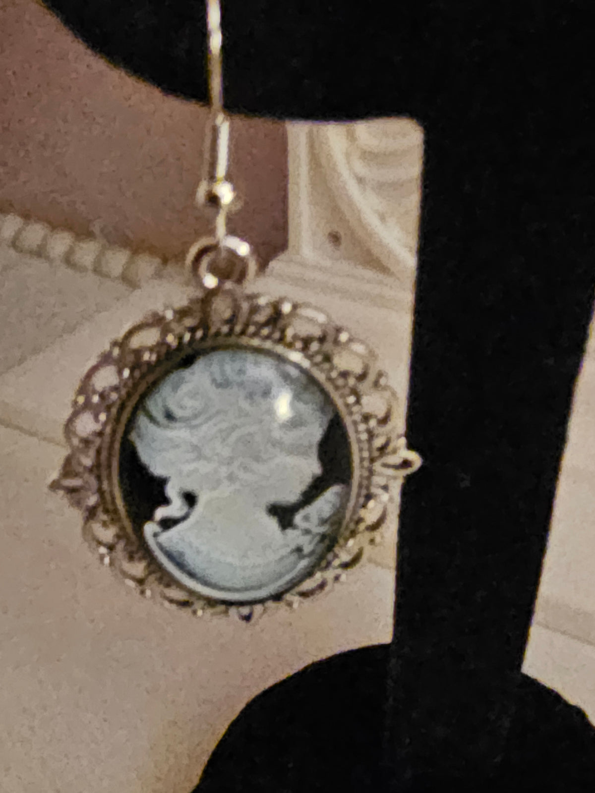 Ladies Blue with White Cameo Head Pendant Earrings