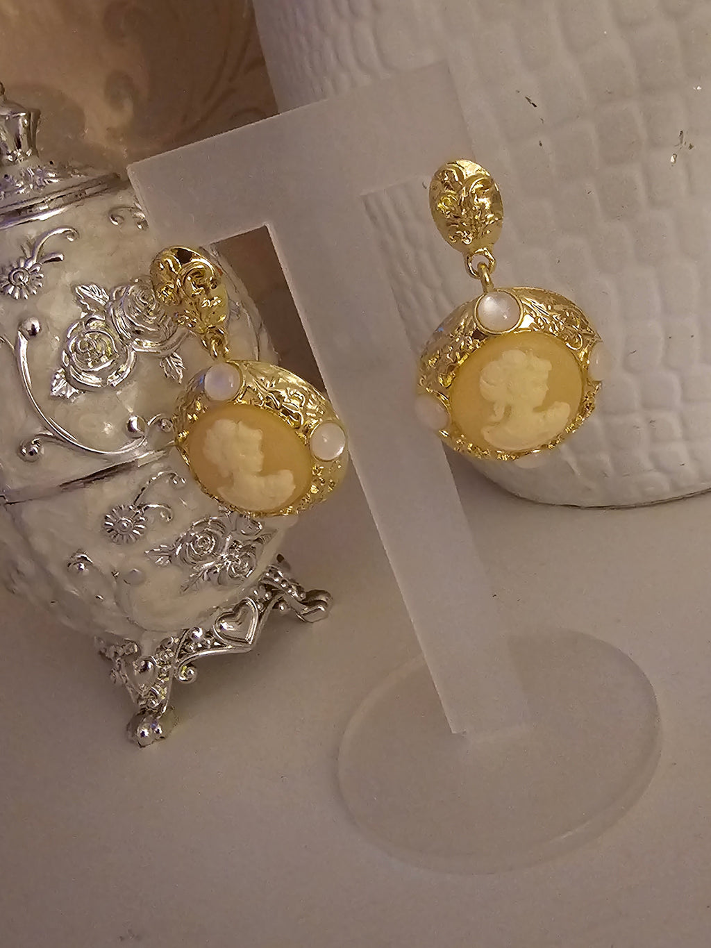 Ladies Gold with Cream Large Cameo Head drop Pendant Earrings