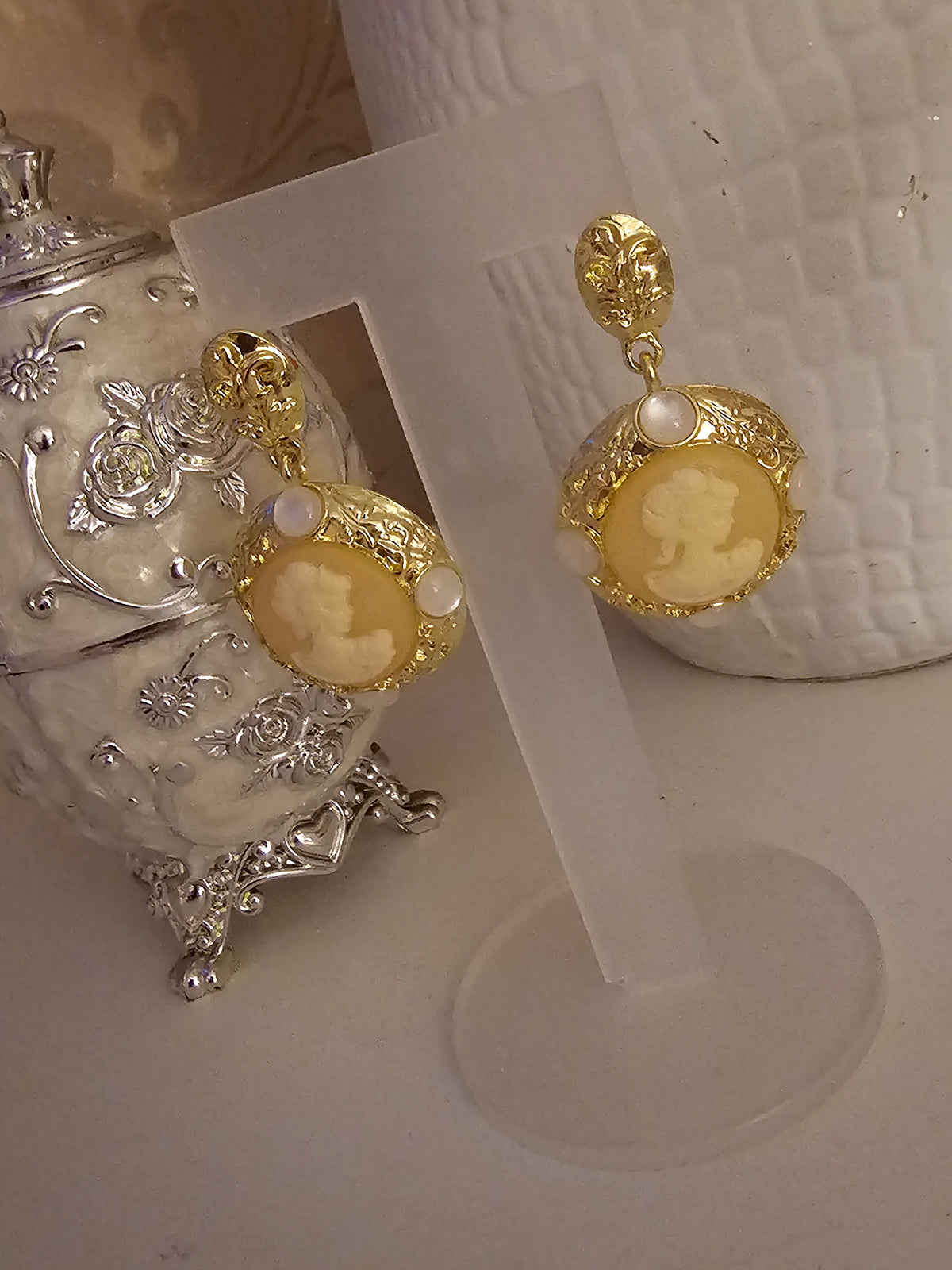 Ladies Gold with Cream Large Cameo Head drop Pendant Earrings