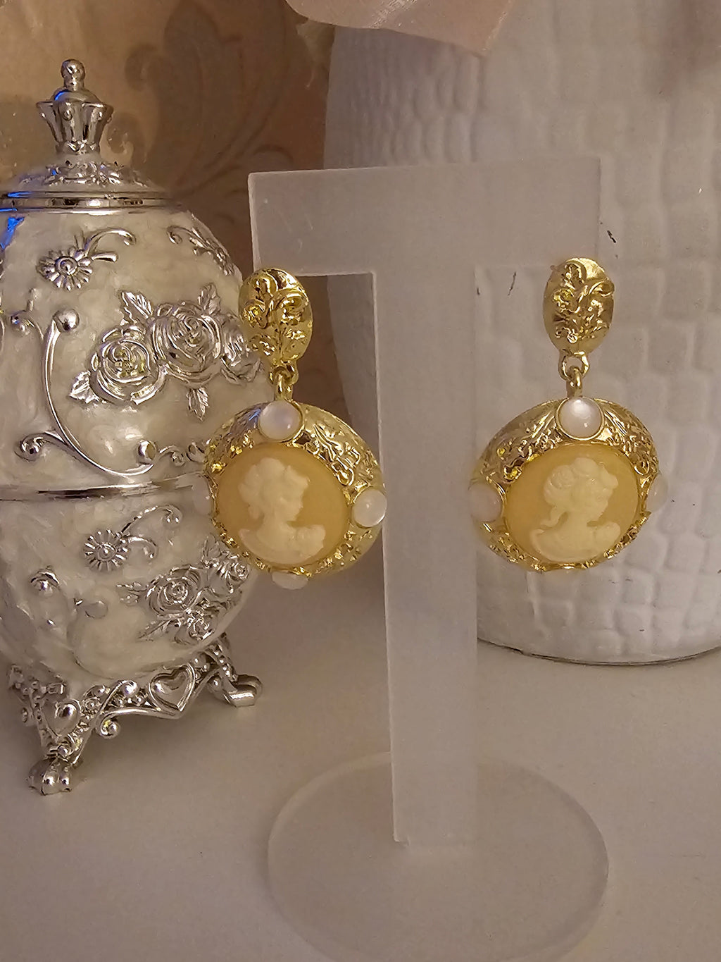 Ladies Gold with Cream Large Cameo Head drop Pendant Earrings