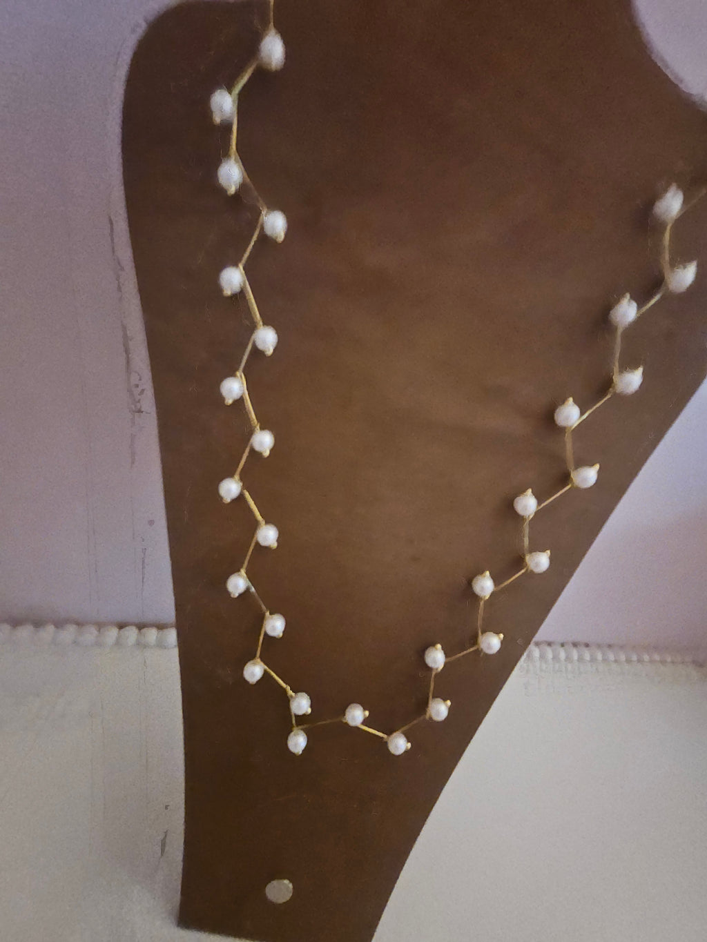 Elegant ladies fine string of pearls necklace