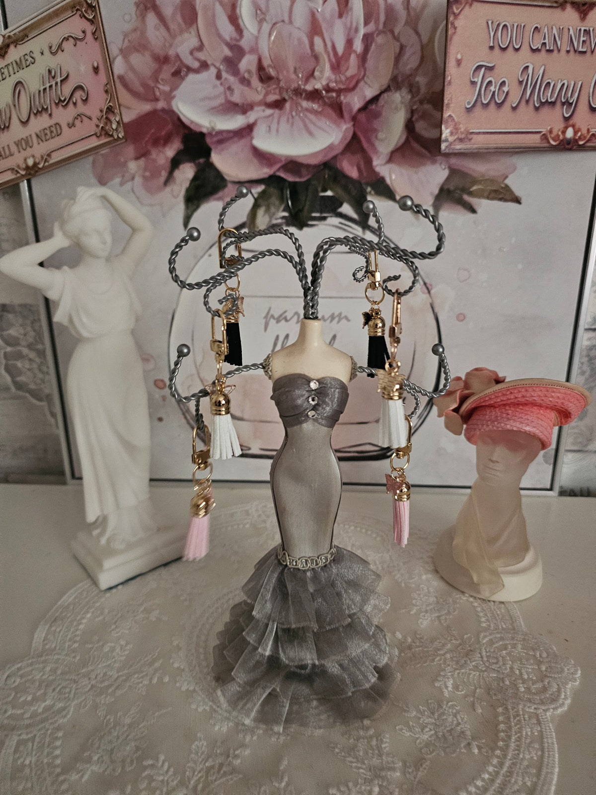 Ladies 6 x Tassel Elegant Keyrings 2 x pink 2 x white 2 x black