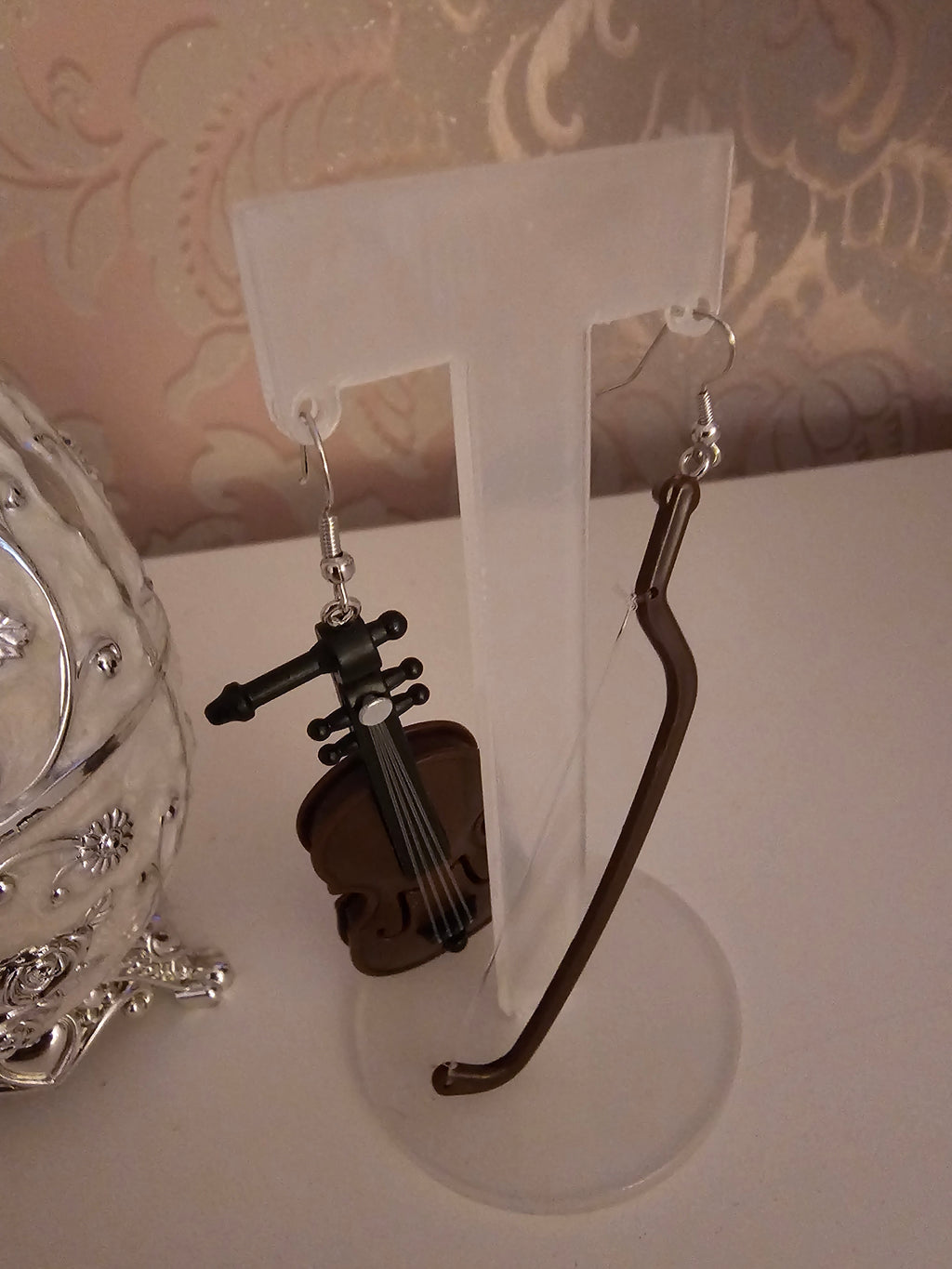 Ladies Violin & Bow Style Earrings