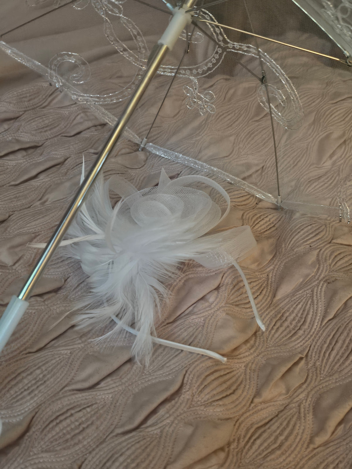 Ladies White Feathered Fascinator