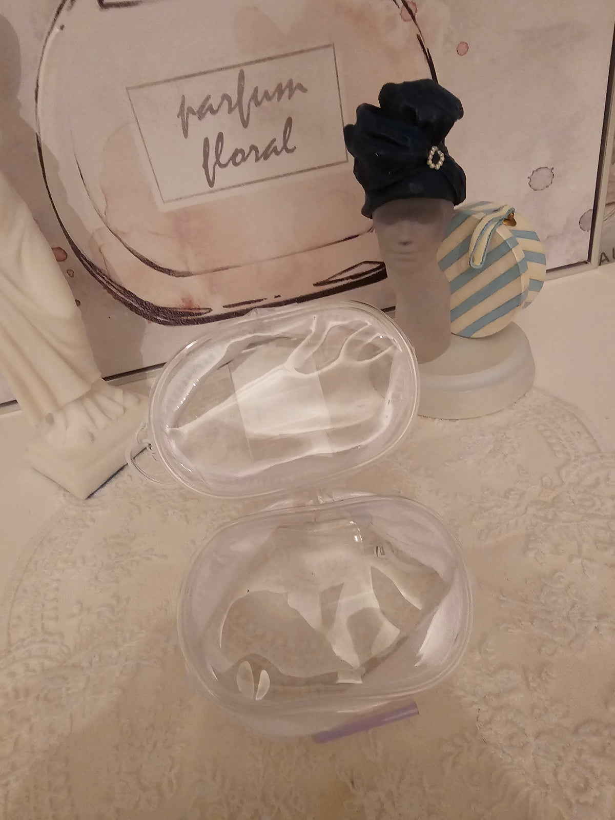 Ladies 2 x white compact jewellery holders