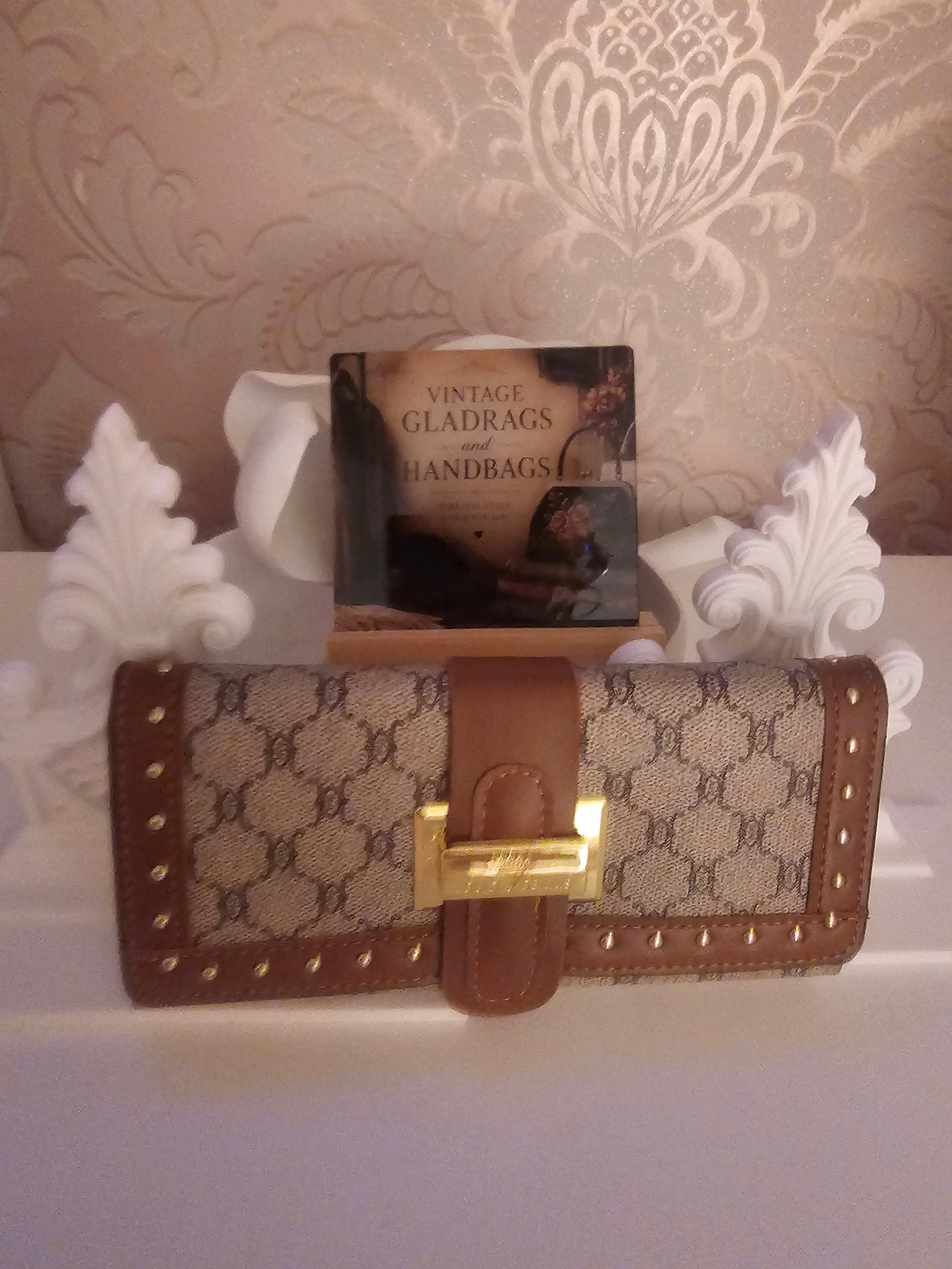 Ladies Louid Dennis Brown Purse with Buckle Fastening